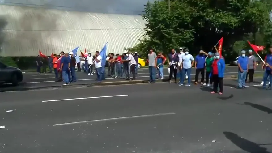 Cierres de vías en segundo día de huelga de trabajadores de la CSS