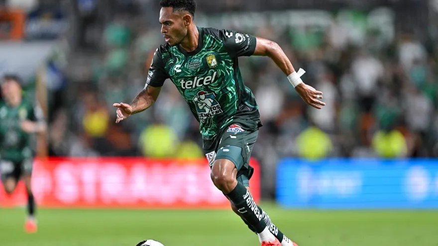 Ismael Díaz con el Club León de México