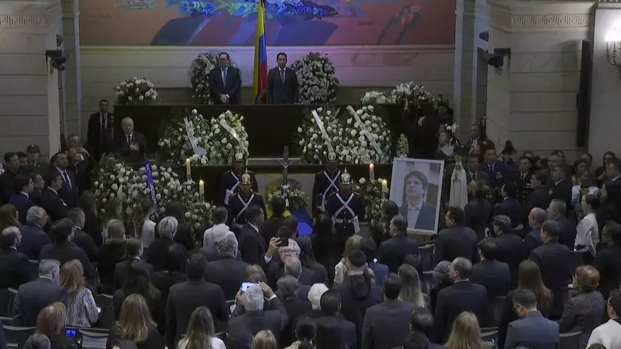 Sepelio del precandidato presidencial asesinado Miguel Uribe.