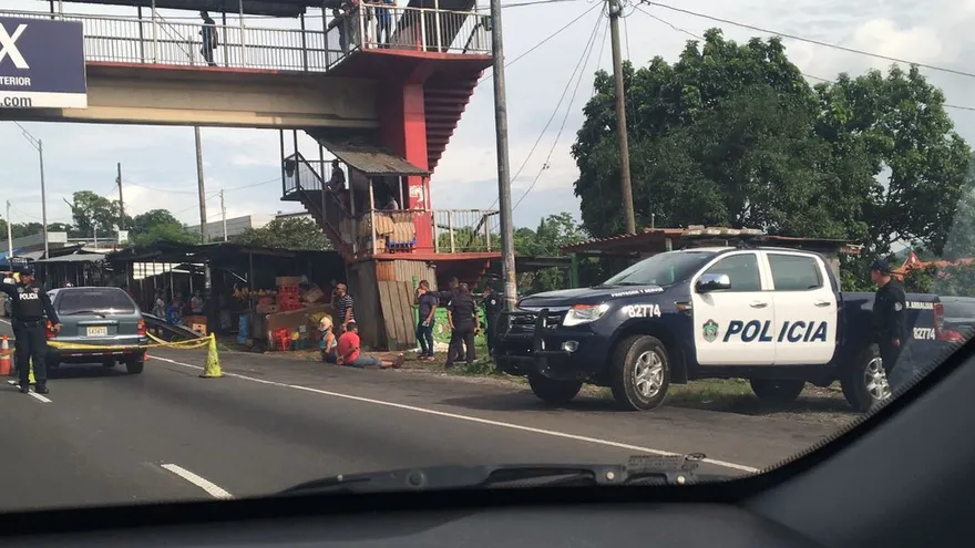 Policía Nacional realiza operativo en el Puente de las Américas