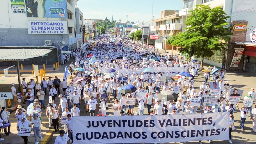 Miles de manifestantes exigen el fin de la guerra intestina del Cártel de Sinaloa en México