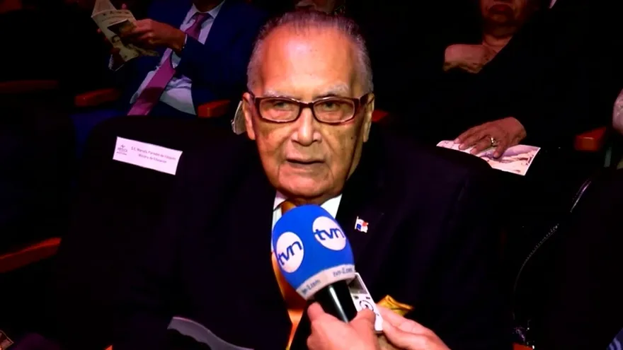 José Franco, condecorado con la medalla Rogelio Sinán