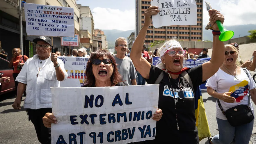 La jubilación ‘no alcanza’ ni para el pan, protestan adultos mayores en Venezuela