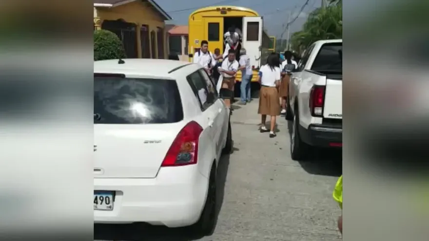 Bus con estudiantes del IJA sufre accidente