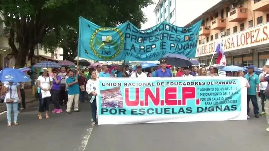 Educadores de Colón respaldan paro