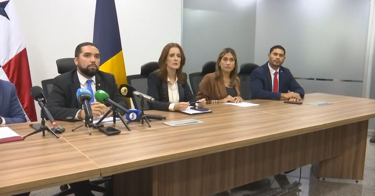 ‘¡Aquí no hay botellas!’: Bancada Vamos responde al contralor Flores por declaracion sobre asistencia de funcionarios