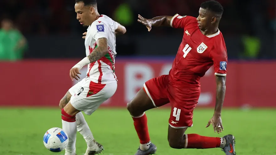 Fidel Escobar en partido de la selección de Panamá