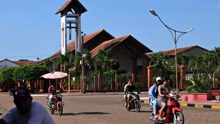 Iglesia Inmaculada Concepción, Guayaramerin en la frontera de Bolivia - Brasil