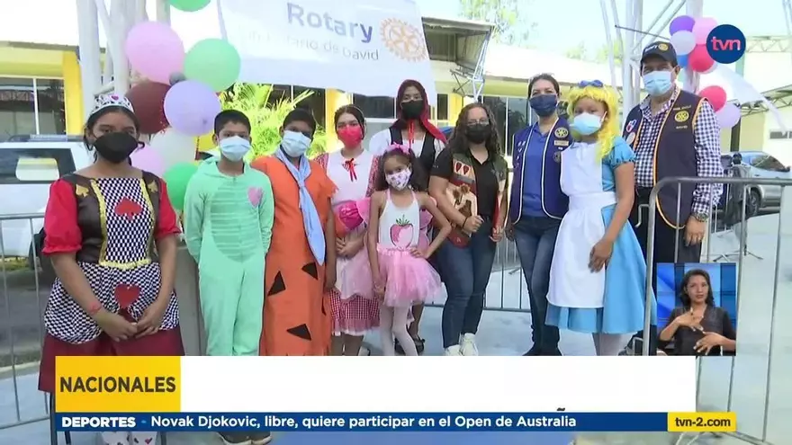 Ofrecen regalos y vacunan contra la COVID-19 a hijos de recolectores de basura en David