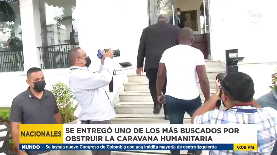 Manuel Murillo salió fuertemente escoltado de la sede la Procuraduría de la Nación