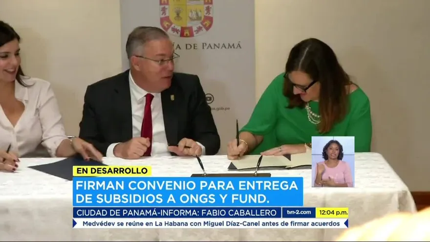 Alcaldía firma convenios de subsidios con organizaciones