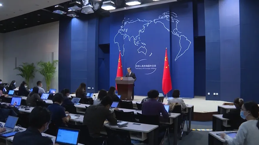 China asegura que su cohete fuera de control representa riesgo "extremadamente bajo"