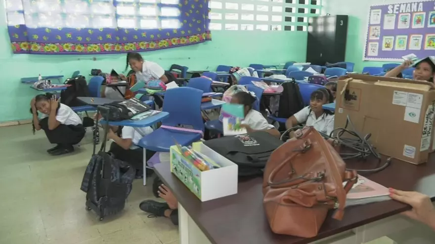 Simulacro ante un sismo en una escuela. Imagen ilstrativa.
