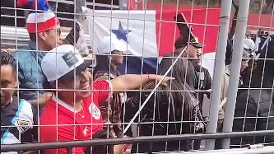 Panameños llegando al estadio el Trébol