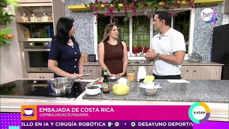 Desde Costa Rica, Gallo pinto y Empanaditas de Piña