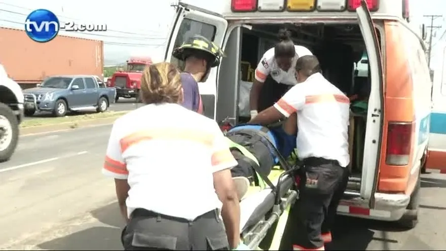 Volquete colisiona 3 autos en vía Tocumen