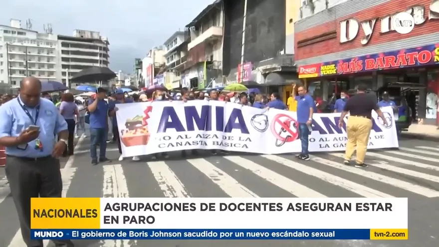 Un grupo de docentes asegura estar en paro