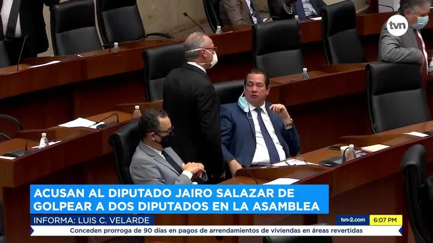 Acusan a diputado "Bolota" Salzar de agredir a 2 colegas de su bancada