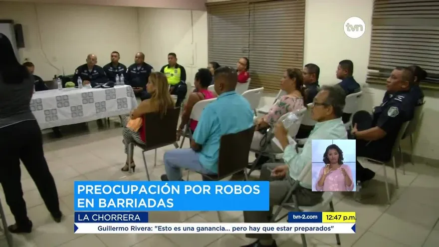 Moradores de La Chorrera y la Policía Nacional se reúnen