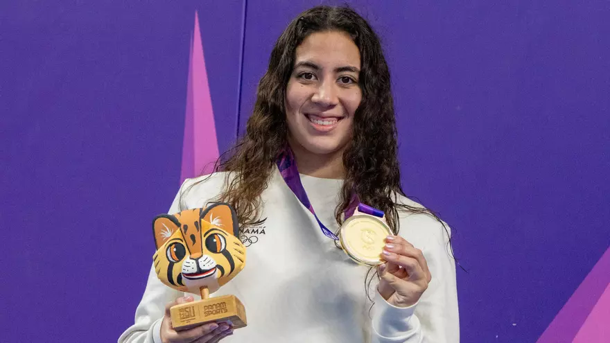 Emily Santos con la medalla de oro de los Juegos Panamericanos Junior Asunción 2025