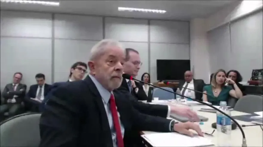 Interrogado fuera de prisión, Lula dice ser víctima de mentira