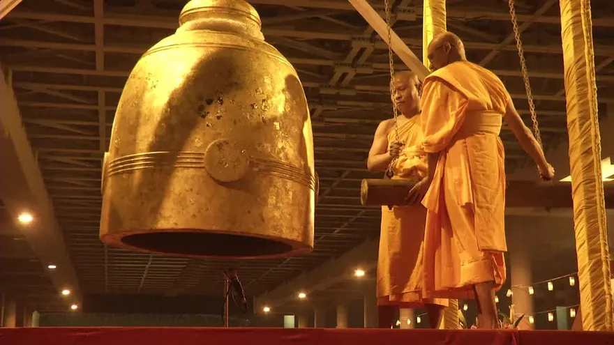 El espectáculo de la celebración de Makha Bucha en Tailandia.
