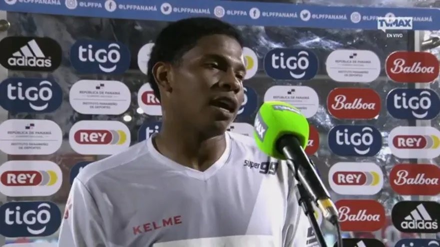 El guardameta Edgardo Alexander fue elegido como el mejor del partido