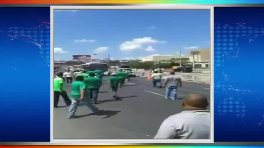 Conductores de buses piratas protestan contra la ATTT