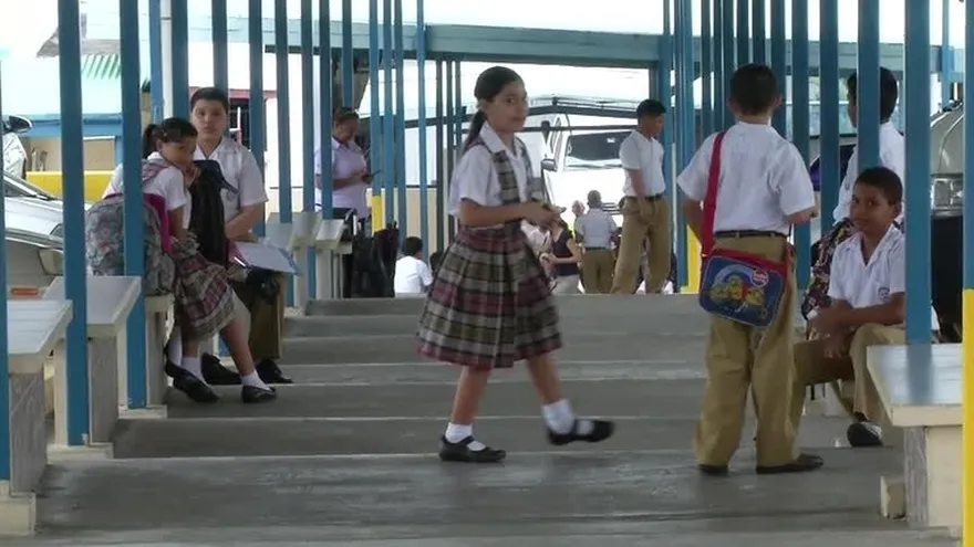 Presentan iniciativa para regular ajuste de matrículas en colegios particulares