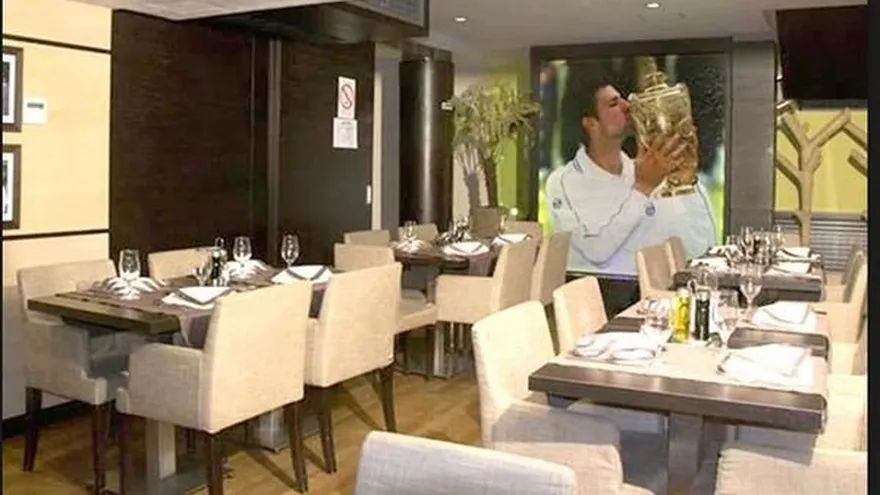 Roban restaurante de Djokovic y se llevan 7,000 euros de caja