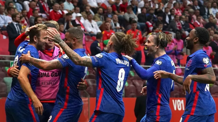 Inglaterra se deja dos puntos en Polonia pero tiene pie y medio en el Mundial