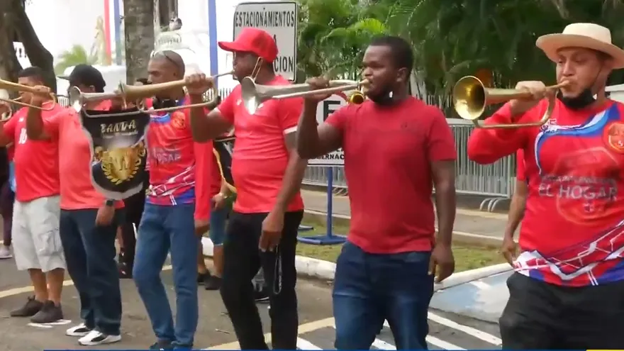 Reacciones cantidad de integrantes de bandas para los desfiles