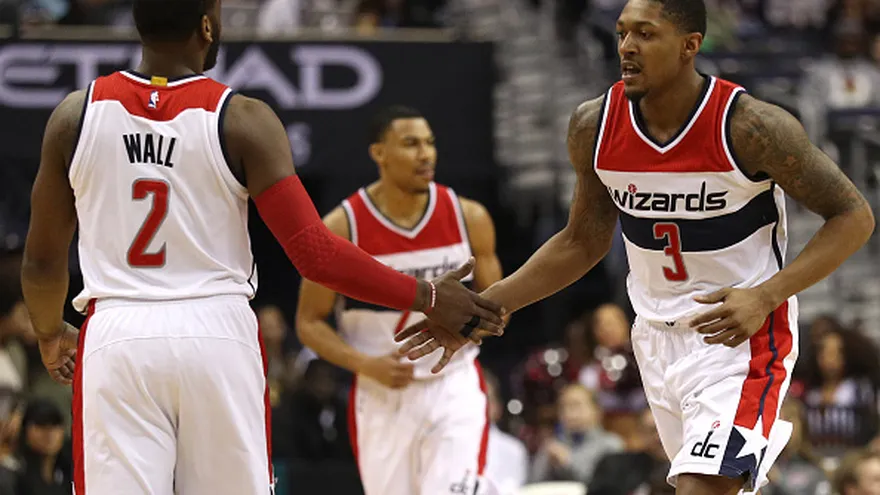 Bradley Beal (3)  y John Wall (2)