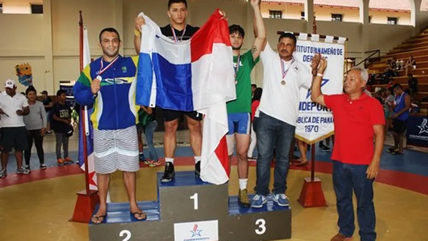 Colón, Veraguas y Brasil dominan estilo libre en Copa Eduardo Campbell