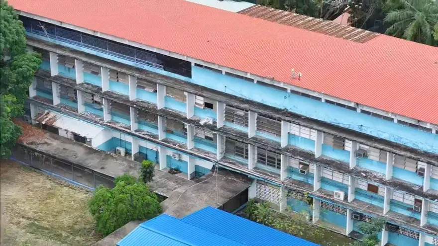 Escuela Isabel Herrera Obaldía presente importante deterioro en su antigua estructura.