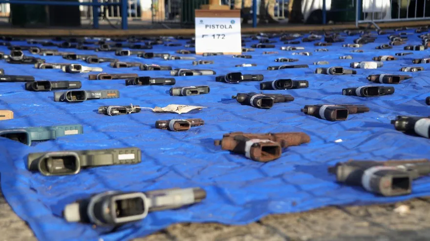 Armas destruidas por la Policía Nacional.