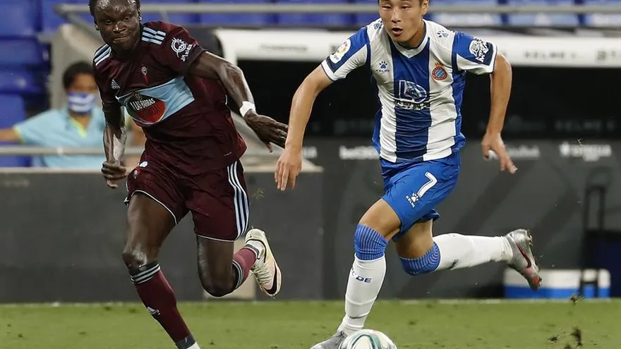 Wu Lei: "Desde el primer día tengo decidido quedarme en el Espanyol"