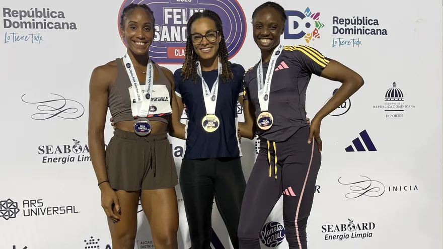 Nathalee Aranda (centro)