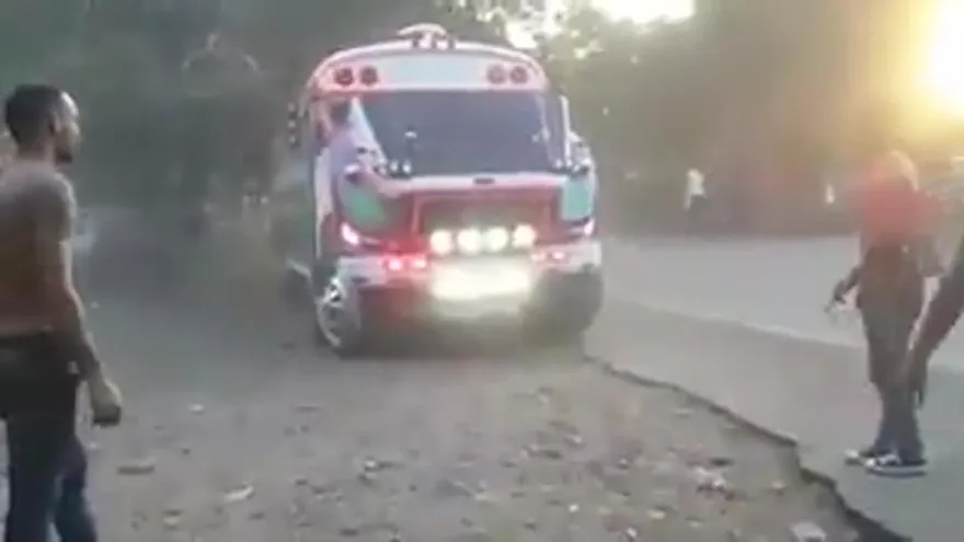 Buses protagonizan regata en Chepo