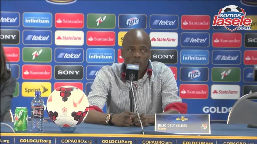 Conferencia de prensa donde habló Julio Dely DT de Panamá final Copa Oro 2013