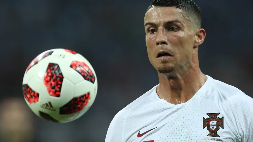 Cristiano Ronaldo está a un paso del Juventus, según portada de "Tuttosport" | Agencias