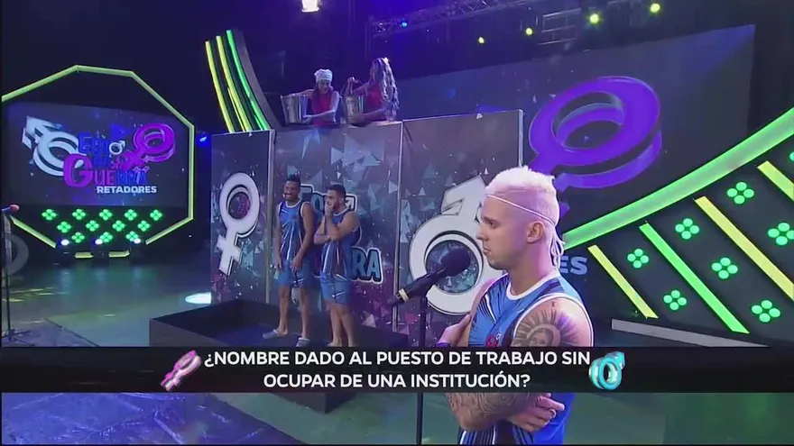 Disfruta con los baldazos de pintura que se dieron los guerreros en el paredón