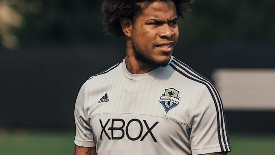 Román debuta con asistencia en victoria del Sounders sobre Orlando City