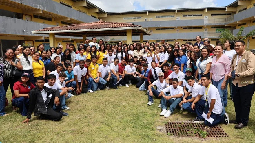 Los jóvenes son acompañados por docentes de orientación del gabinete psicopedagógico.