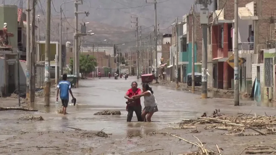 Clamor por ayuda tras riadas al norte de Perú