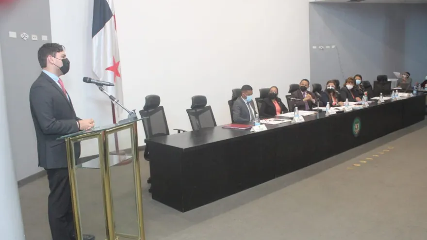 Discusión del anteproyecto en la Comisión de Educación.