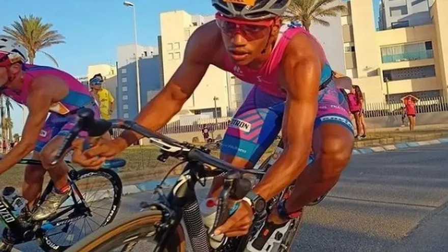 Panameño Petter Vega compitió en Campeonatos de Triatlón de España