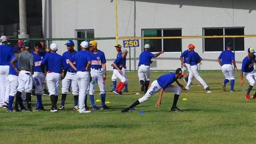 Jugadores de la Preselección de Béisbol Sub-18 de Panamá continúa entrenando