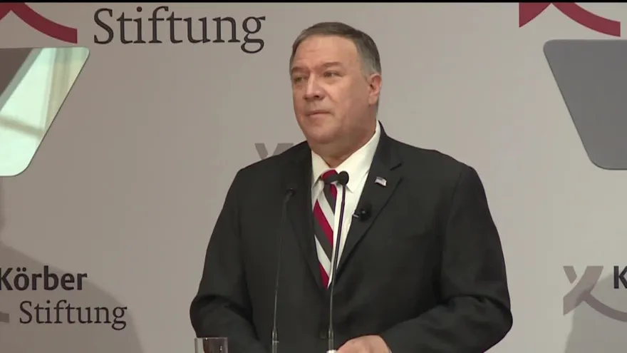 Pompeo advierte de riesgos que representan China y Rusia, 30 años después de caída del Muro