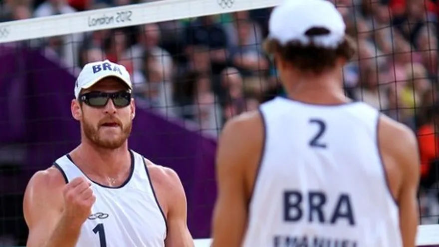 Emanuel y Alison avanzan a semifinales de voleibol playa